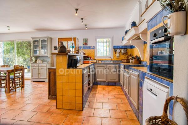 Superbe Villa de 8 Pièces à Cotignac (83) – 182 m² habitables avec piscine, sur 2500 m² de terrain paysager