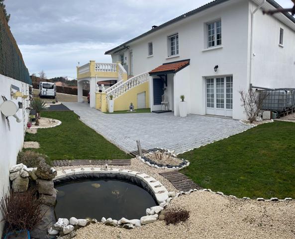 Saint-Étienne (42100) Grande maison de 240m2 sur 1100m2 avec piscine