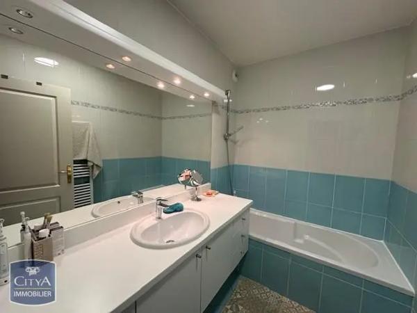 Appartement à louer 3 pièces 75.32m² Ferney-Voltaire (01210)