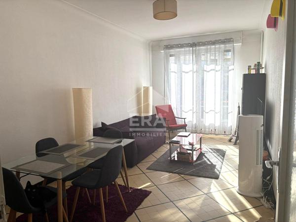 Grand 3 pièces bourgeois 77M² avec balcon et cave