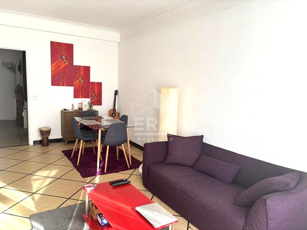 Grand 3 pièces bourgeois 77M² avec balcon et cave