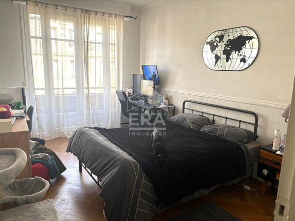 Grand 3 pièces bourgeois 77M² avec balcon et cave