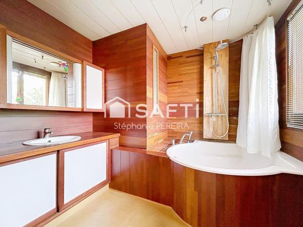 Maison non mitoyenne, RER E à 10min à pied