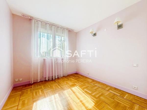 Maison non mitoyenne, RER E à 10min à pied