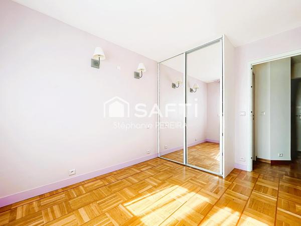 Maison non mitoyenne, RER E à 10min à pied