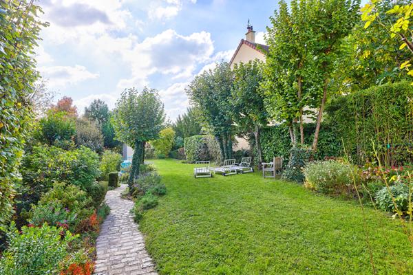 SEVRES RIVE DROITE - MAISON DE CHARME AVEC DEPENDANCE 1 595 000 € **  - Référence  655-S