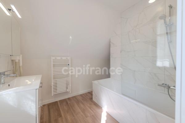 Maison bourgeoise 255 m² entièrement rénovée, parc clos et arboré de 4 303 m² (piscinable), 3 garages, terrasse, jacuzzi