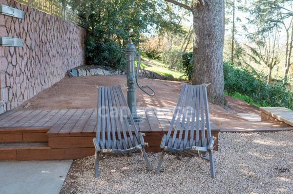 Maison bourgeoise 255 m² entièrement rénovée, parc clos et arboré de 4 303 m² (piscinable), 3 garages, terrasse, jacuzzi