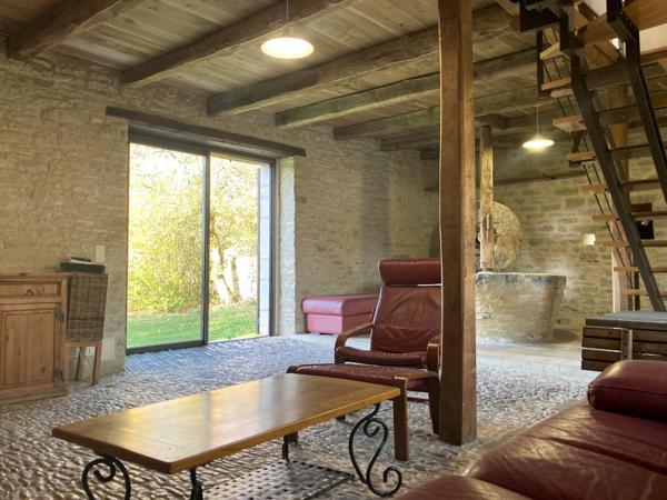 Propriété en pierre - 2 maisons indépendantes, piscine, dépendances, terrain de près d'1 Hectare - Catus