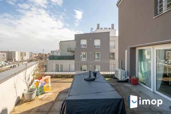 NANCY // DUPLEX EN DERNIER ÉTAGE // TERRASSE // PARKINGS // COUP DE COEUR