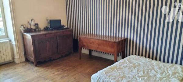 IDEAL FAMILLE NOMBREUSE PROFESSION LIBERALE OU ARTISAN!. Idéalement placée proche toutes commod...