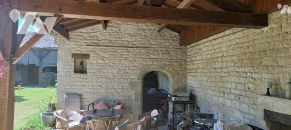 IDEAL FAMILLE NOMBREUSE PROFESSION LIBERALE OU ARTISAN!. Idéalement placée proche toutes commod...