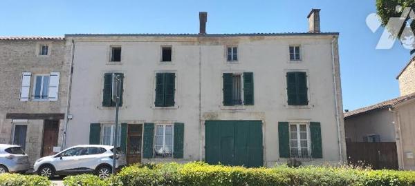 IDEAL FAMILLE NOMBREUSE PROFESSION LIBERALE OU ARTISAN!. Idéalement placée proche toutes commod...