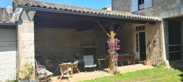 IDEAL FAMILLE NOMBREUSE PROFESSION LIBERALE OU ARTISAN!. Idéalement placée proche toutes commod...