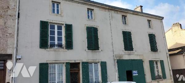 IDEAL FAMILLE NOMBREUSE PROFESSION LIBERALE OU ARTISAN!. Idéalement placée proche toutes commod...