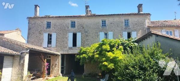 IDEAL FAMILLE NOMBREUSE PROFESSION LIBERALE OU ARTISAN!. Idéalement placée proche toutes commod...