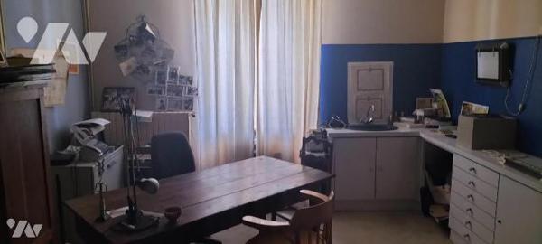 IDEAL FAMILLE NOMBREUSE PROFESSION LIBERALE OU ARTISAN!. Idéalement placée proche toutes commod...