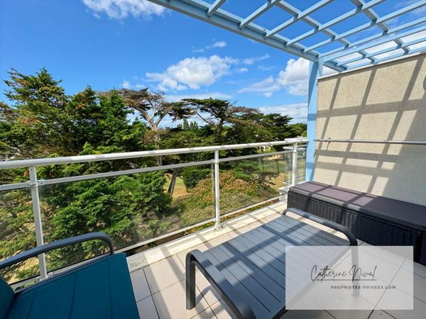 LA BAULE Appartement 2 pièces ,  Dernier étage ,  Vue mer et  parc ,  ascenseur, Résidence avec piscines