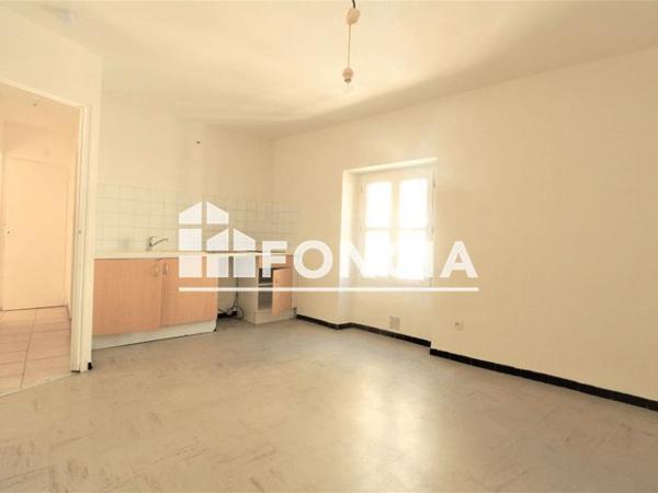 Location Studio 26.05 m² - 18 RUE DE L'HORLOGE Nimes 30000