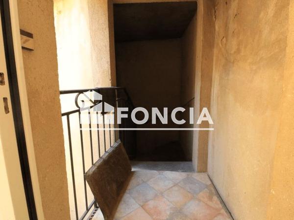 Location Studio 26.05 m² - 18 RUE DE L'HORLOGE Nimes 30000