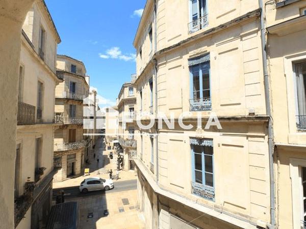 Location Studio 26.05 m² - 18 RUE DE L'HORLOGE Nimes 30000