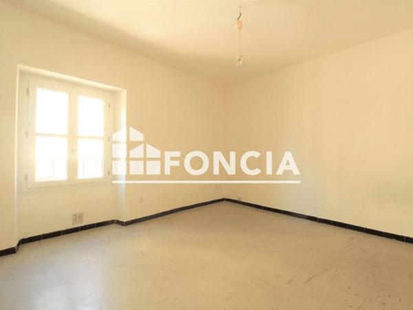 Location Studio 26.05 m² - 18 RUE DE L'HORLOGE Nimes 30000