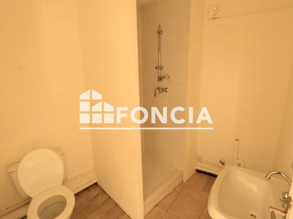 Location Studio 26.05 m² - 18 RUE DE L'HORLOGE Nimes 30000