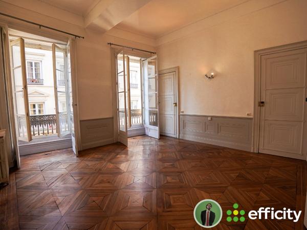 Appartement
         4 pièces
        - 98 m² Bien prestige 465 000 € *
