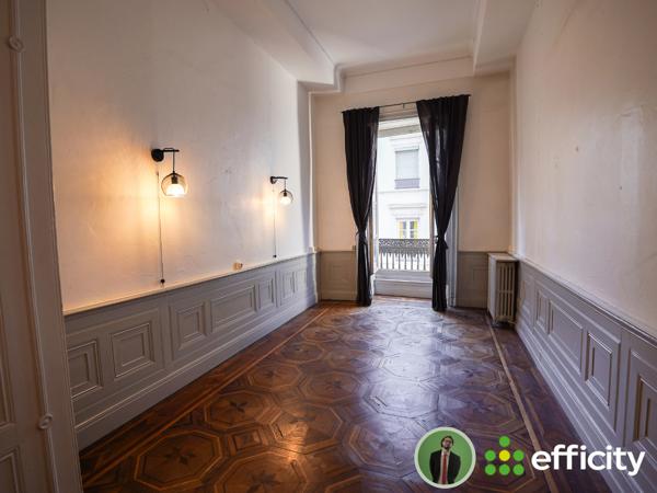 Appartement
         4 pièces
        - 98 m² Bien prestige 465 000 € *