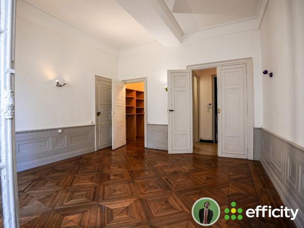 Appartement
         4 pièces
        - 98 m² Bien prestige 465 000 € *