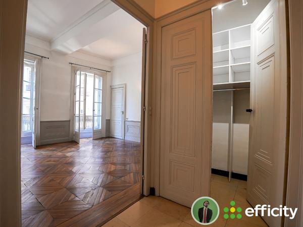 Appartement
         4 pièces
        - 98 m² Bien prestige 465 000 € *