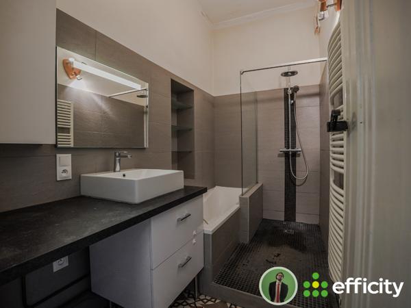 Appartement
         4 pièces
        - 98 m² Bien prestige 465 000 € *
