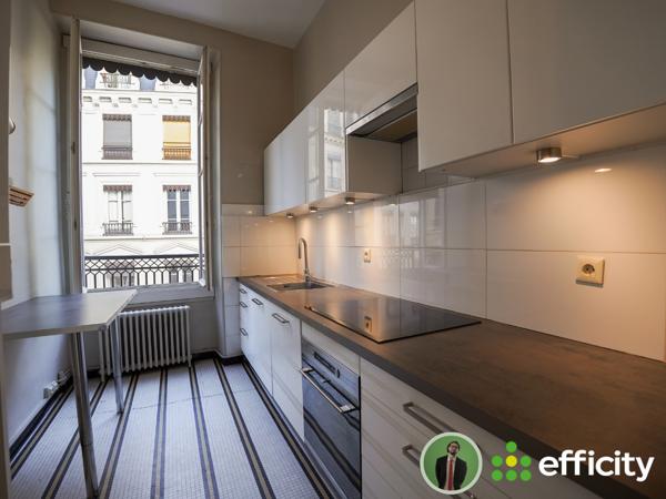 Appartement
         4 pièces
        - 98 m² Bien prestige 465 000 € *