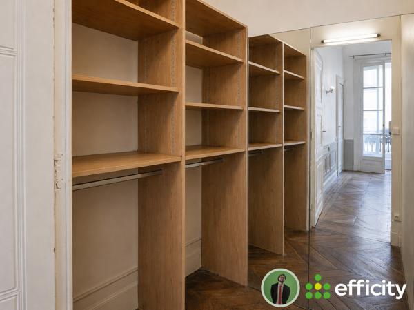 Appartement
         4 pièces
        - 98 m² Bien prestige 465 000 € *