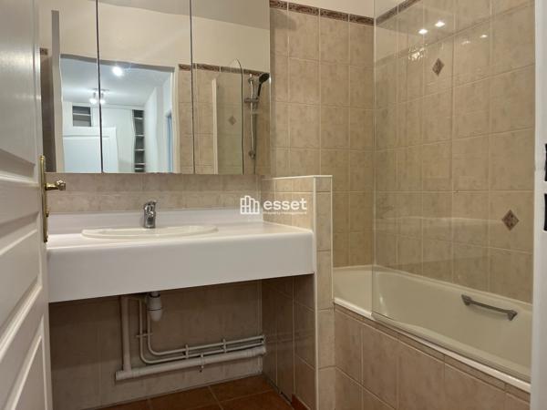 Location Appartement 4 pièces 98.44 m² - Courbevoie 92400