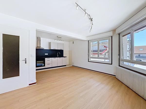 Appartement
         3 pièces
        - 55 m² 190 000 € *