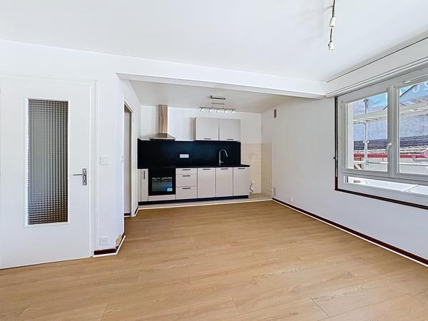 Appartement
         3 pièces
        - 55 m² 190 000 € *