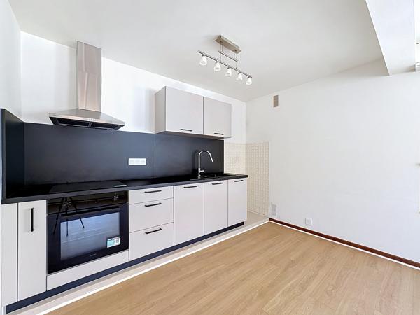 Appartement
         3 pièces
        - 55 m² 190 000 € *