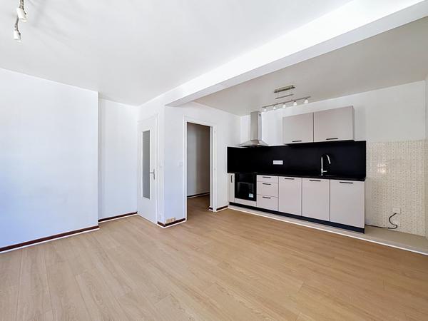 Appartement
         3 pièces
        - 55 m² 190 000 € *