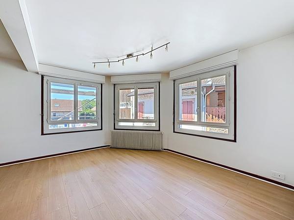 Appartement
         3 pièces
        - 55 m² 190 000 € *