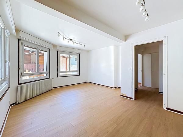 Appartement
         3 pièces
        - 55 m² 190 000 € *