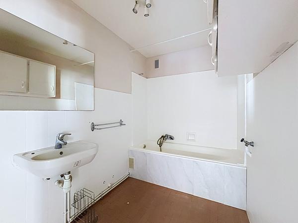 Appartement
         3 pièces
        - 55 m² 190 000 € *