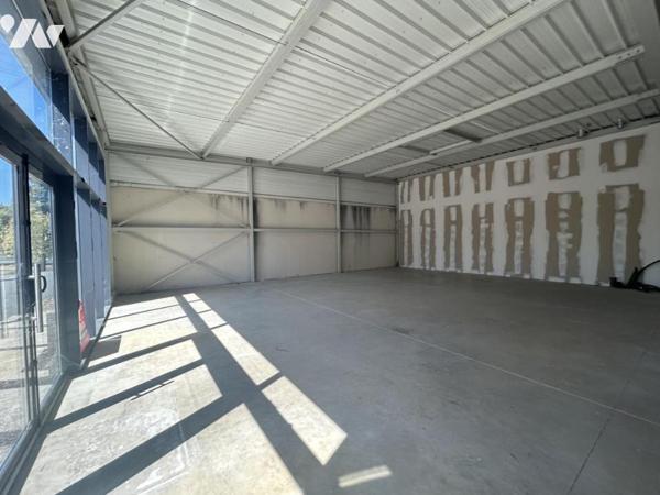 A VENDRE - LOCAUX COMMERCIAUX - LAVAL 
