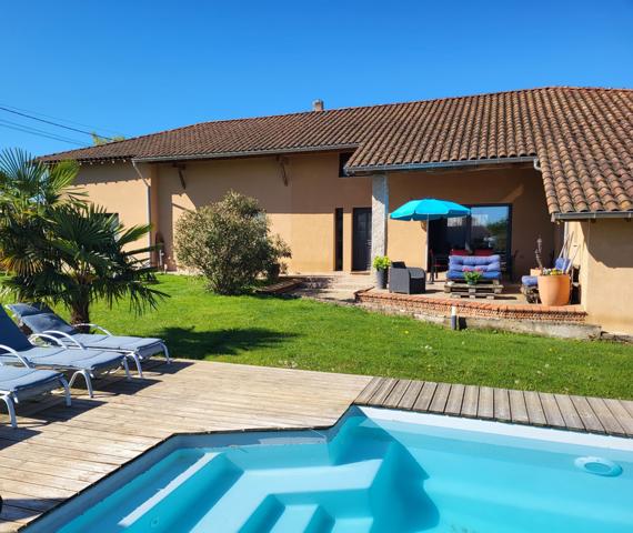 Bourg-en-Bresse (01000) à vendre proche Bourg-en-Bresse maison de 263 M2 P8 - chb d'hôtes possible -piscine chauffée sur 5800 M2