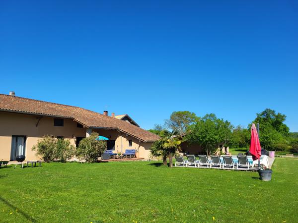 Bourg-en-Bresse (01000) à vendre proche Bourg-en-Bresse maison de 263 M2 P8 - chb d'hôtes possible -piscine chauffée sur 5800 M2