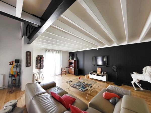 Bourg-en-Bresse (01000) à vendre proche Bourg-en-Bresse maison de 263 M2 P8 - chb d'hôtes possible -piscine chauffée sur 5800 M2