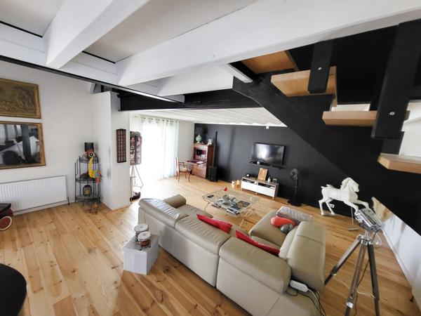 Bourg-en-Bresse (01000) à vendre proche Bourg-en-Bresse maison de 263 M2 P8 - chb d'hôtes possible -piscine chauffée sur 5800 M2