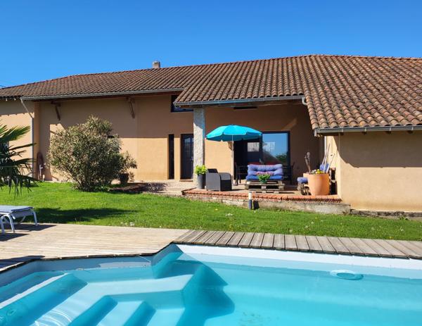 Bourg-en-Bresse (01000) à vendre proche Bourg-en-Bresse maison de 263 M2 P8 - chb d'hôtes possible -piscine chauffée sur 5800 M2
