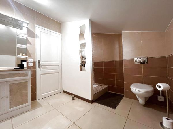 Bourg-en-Bresse (01000) à vendre proche Bourg-en-Bresse maison de 263 M2 P8 - chb d'hôtes possible -piscine chauffée sur 5800 M2