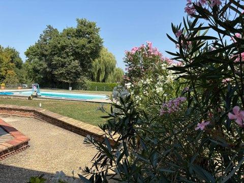 Bourg-en-Bresse (01000) à vendre proche Bourg-en-Bresse maison de 263 M2 P8 - chb d'hôtes possible -piscine chauffée sur 5800 M2